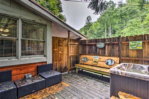 Book online easily and get over $400 of free tickets to the aquarium and. NEW! Gatlinburg Cabin w/Hot Tub & Furnished Deck! UPDATED ...