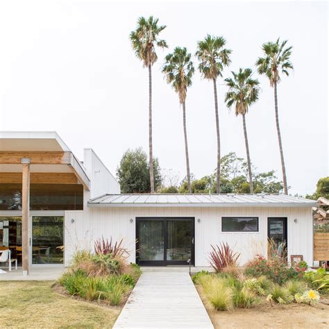 Burlesque Act Informs Design For Shed House In Malibu