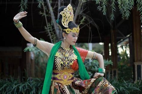 Mengenal Jaipong Tarian Tradisional Khas Sunda Jawa Barat Yang Masih