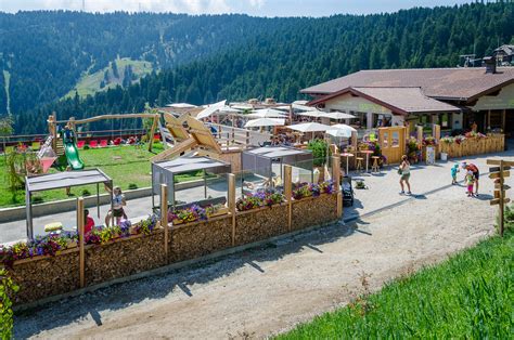 See our guide for hotels, great deals on ski hire and more info. Auf das Vigiljoch zur Gampl Alm - Wandern Südtirol bis ...