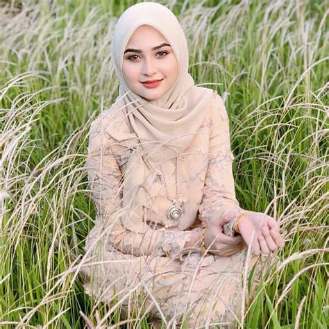 Maybe you would like to learn more about one of these? hijabi models #halusinasi | Gaya hijab, Wanita, Beautiful