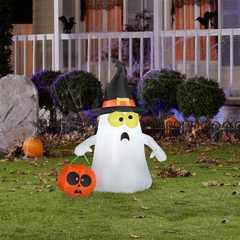 The 13 Best Outdoor Halloween Decorations Of 2020