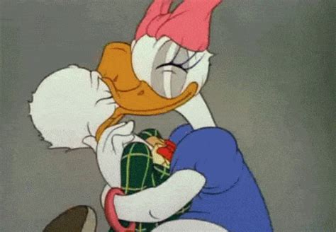 Kiss Animated  Hug   Animé Disney Cartoon Characters