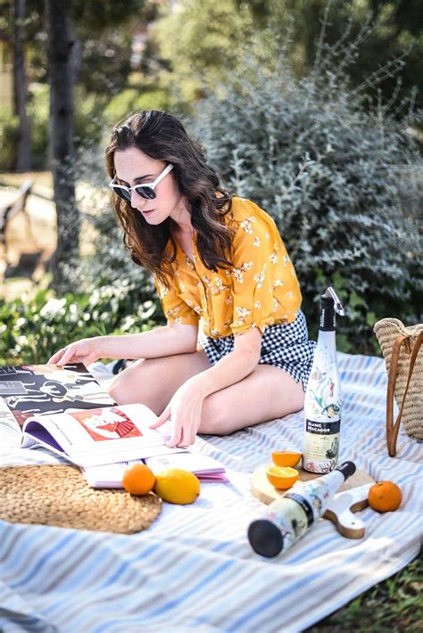 Picnic Fashion Photography Gingham Street Style Look By Emerjadesign Trajes De Picnic