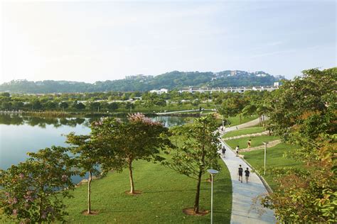 Family friendly park with lots of dog owner bring their dogs for a walk. Desa ParkCity - Central Park