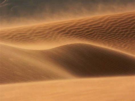 En Images Le Sable Du Sahara Sinvite En France Et En Suisse