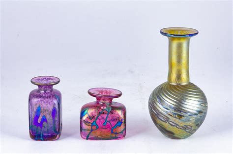 Lot A Robert Held Blown Art Swirl Glass Bud Vase 6 1 4 X 3 1 2 In 16 X 9 Cm And 2 3 4 X 2 3