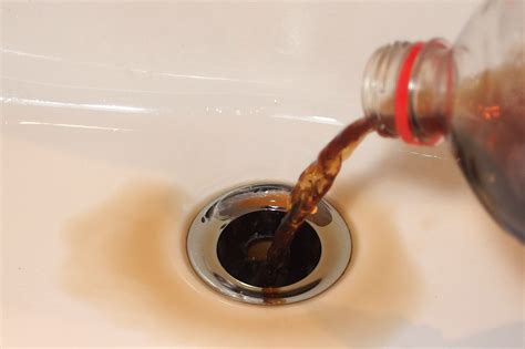 Die alternativmöglichkeit zwischen badewannenabfluss reinigen ist eben besonders groß. Abfluss verstopft? Cola! Frag Mutti