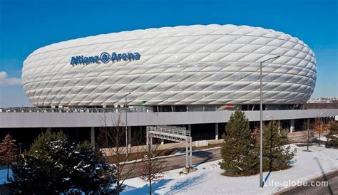 The allianz arena is a famous landmark in munich and the home of the football club fc bayern munich. Альянц Арена в Мюнхене (Allianz Arena) - стадион, музей