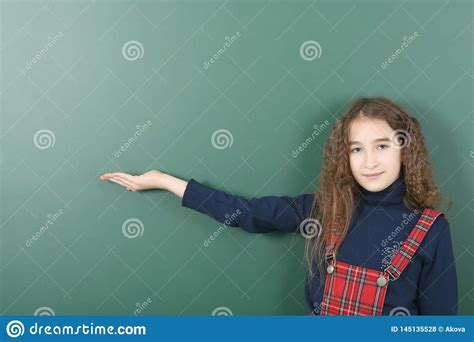 Schoolgirl Near Green School Board Young Playful Girl Shows Finger Foto De Stock Imagem De