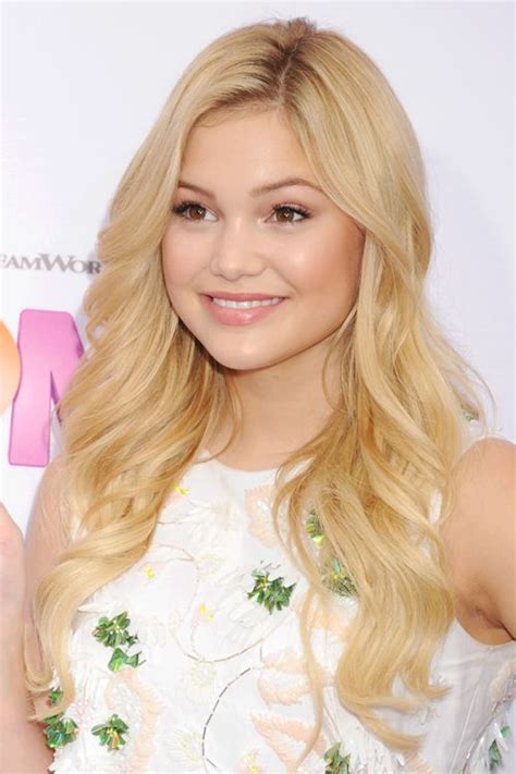 Olivia Holt S Hairstyles And Hair Colors Steal Her Style Olivia Holt Long Hair Olivia Holt