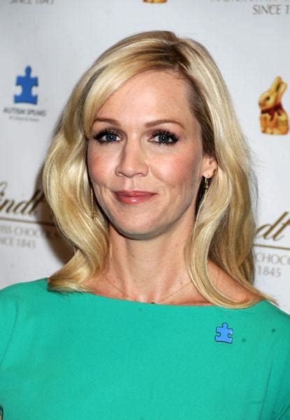 Jennie Garth Shows Off New Tattoo At The Lindt Gold Bunny Celebrity Auction