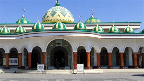Imam Dan Khatib Salat Idul Fitri Di Masjid Jami Ponorogo Jemaah Harus