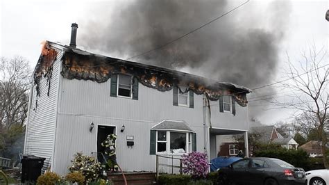 Officials Occupants Safely Escape Bay Shore House Fire Newsday