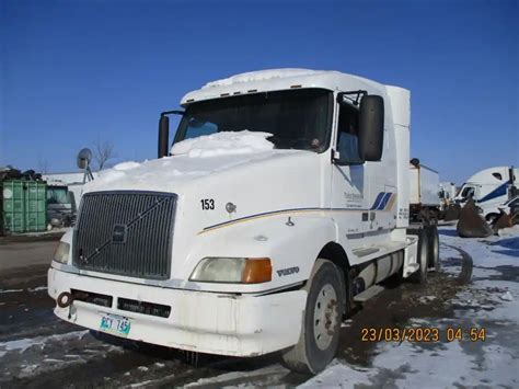 Salvage 1999 Volvo Vn Truck Tractor For Parts Winnipeg Manitoba