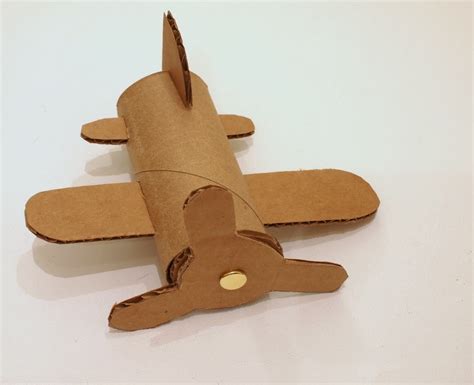 ¿ qué os parece este post acerca de cómo hacer un avión de papel fácil para niños ?. Haz aviones con los rollos de papel. ¡Manualidad para peques! | Fiestas y Cumples