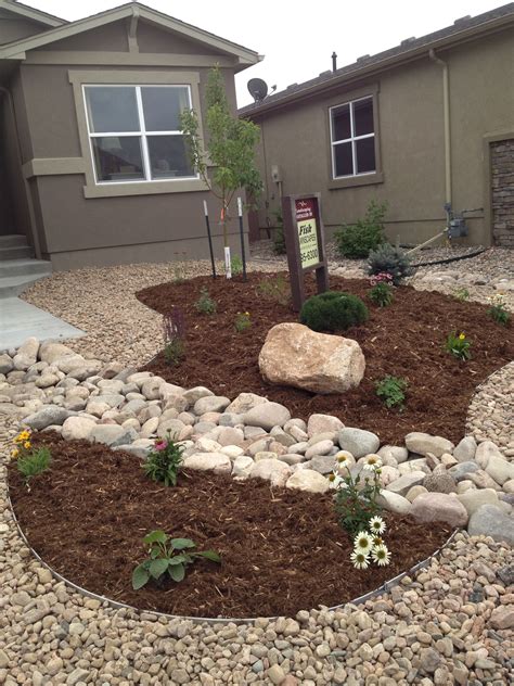 Front Yard Xeriscape Replace Gravel With Grass Xeriscape Front Yard