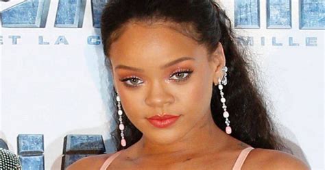 Rihanna Ditches Bra Again To Showcase Enormous Bulging Boobs Daily Star