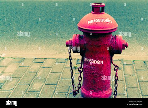 Roten Hydranten Wasser Neben Der Straße Hipster Filter Und Lärm Korn
