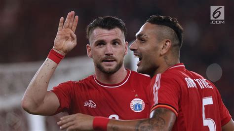 Foto Cetak Empat Gol Begini Gaya Marko Simic Foto Liputan