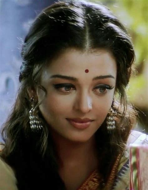 These days actors/actresses undergo multiple. Aishwarya Rai by Krunal | Aishwarya rai makeup, Aishwarya ...