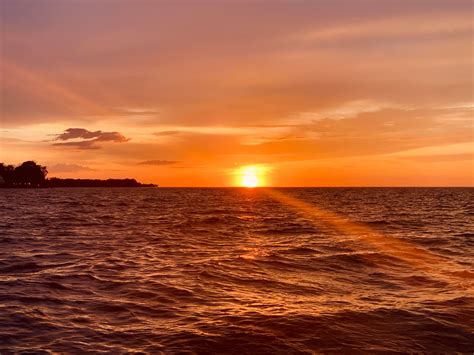 Spectacular sunset tonight on Lake Ontario. : Rochester