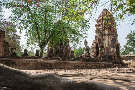 Ayutthaya Thailand Ruins And Antiques At The Ayutthaya Historical Park