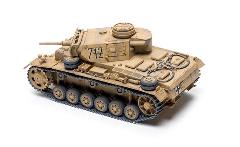Build Review Of The Academy Pzkpfw Iii Ausf J Scale Model Armor Kit