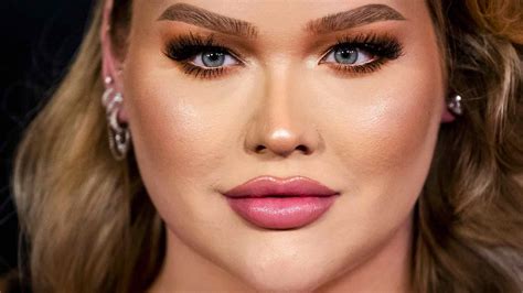 First used in english by john oliven in 1965, the term had acquired its current senses by the 1990s (by which time it had also largely displaced the earlier term transsexual; NikkieTutorials is transgender - TVgids.nl