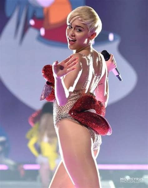 Bangerz El Controversial Disco De Miley Cyrus Que Cambió La Carrera