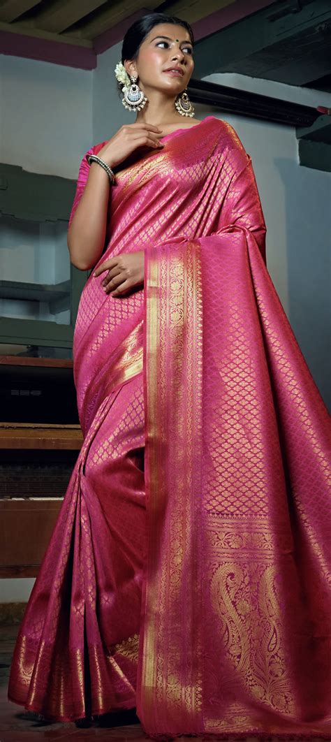 Traditional Pink And Majenta Color Raw Silk Silk Fabric Saree 1747937