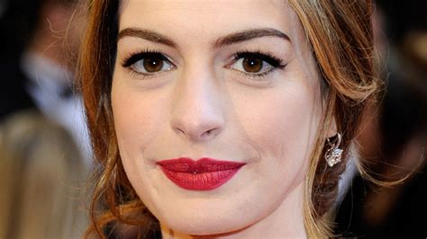 Heres The Lip Color That Anne Hathaway Wore As Andie In The Devil