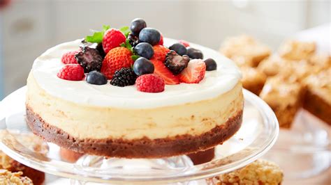 What is red velvet cake? Mary Berry's American-Style Baked Cheesecake Recipe - YouTube