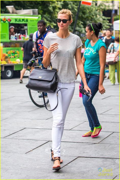 Karlie Kloss Takes The Nyc Subway After Lunch With Bff Taylor Swift Photo 695422 Photo