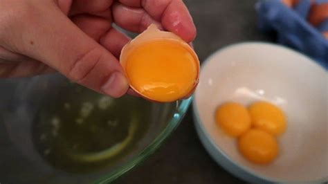 How To Separate Eggs Separating The Yolk From The White By Hand In