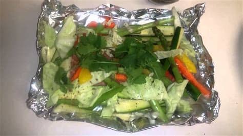 Raya por encima un poco de limón, y condiméntala con ajo molido y una pizca de avecrem. Salmon al HORNO!! - Que vamos a Cocinar Hoy! - vegetales ...