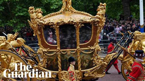 Hologram Of Queen Elizabeth Appears Inside 260 Year Old Golden Carriage