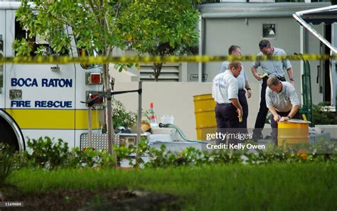 Boca Raton Firefighters Help Fbi Evidence Response Agents Prepare To News Photo Getty Images