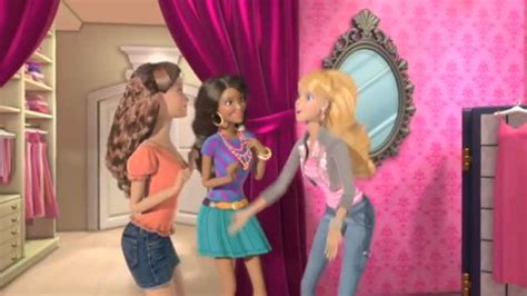 Con más de 91 de alto y 121 cm de ancho, la barbie dreamhouse está llena de características increíbles: Barbie: La Casa de Tus Sueños [2013 | descargapeliculas