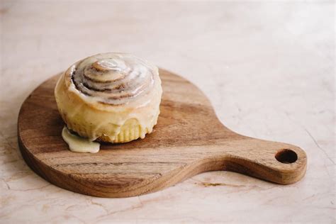 11 Yummy Toppings For Cinnamon Rolls Foods Guy
