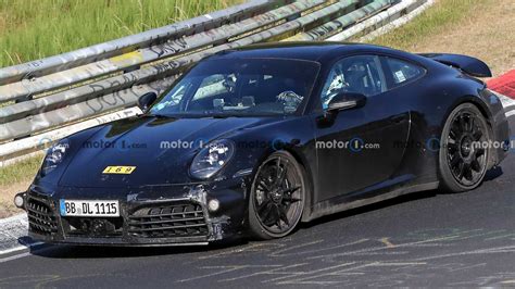 Porsche 911 GTS Hybrid Spied Wanting Sporty Patitofeo