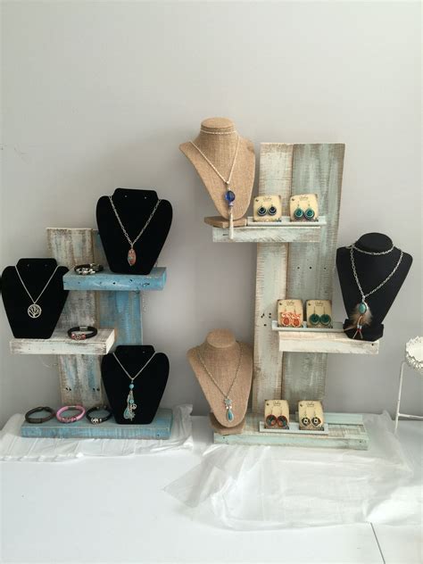 Craft Booth Shelves Made Out Of A Pallet Diy Jewelry Display Craft