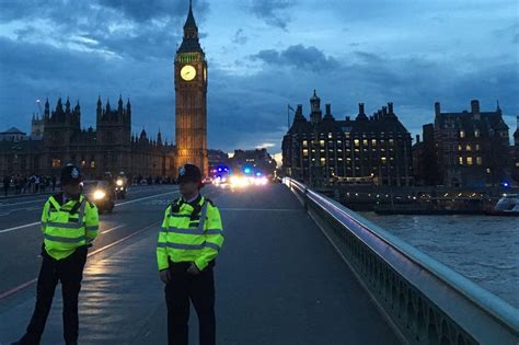 Police Search Thames After Man Jumps Off Westminster Bridge London Evening Standard