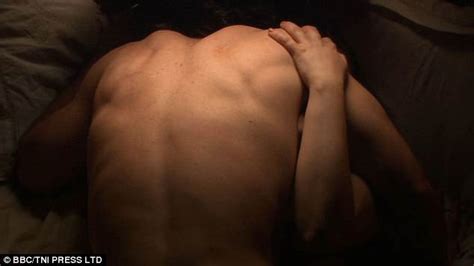 Aidan Turners Sex Scene Poldark Star Goes Naked During Very Racy