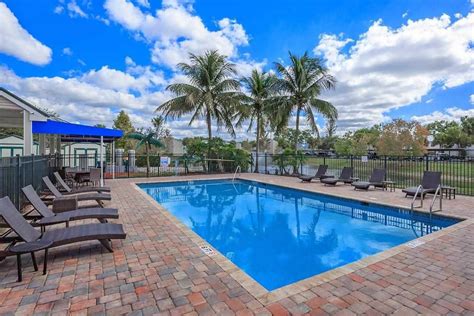 The Coast Townhomes of Naples Apartments - Naples, FL 34116
