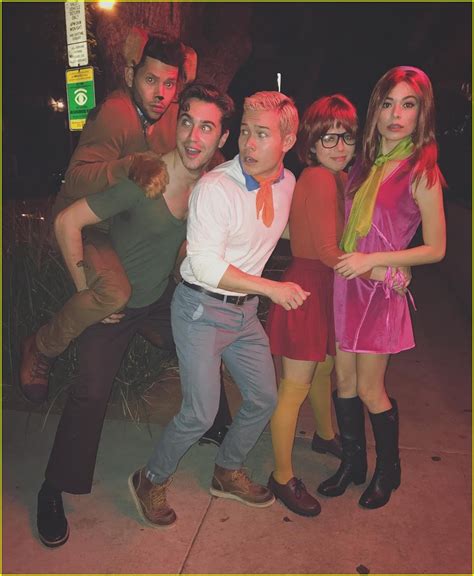 Miranda Cosgrove And Jennette Mccurdy Reunite For Scooby Doo Group