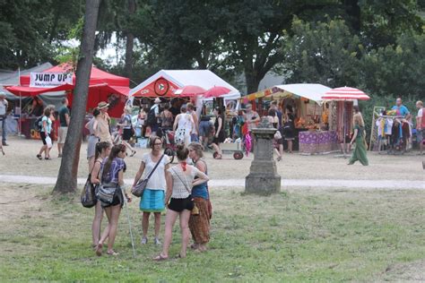 Festival gehört ohne zweifel zu einem der größten festivals in deutschland für hiphop, rap und alle angrenzenden musikrichtungen. Rudolstadt Festival nimmt ursprüngliches Programm nach ...