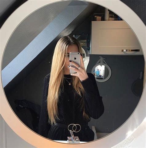 Nikephysco On Instagram “have A Good Week Yall 💜” Blonde Girl Selfie Blond Girl Mirror Pic