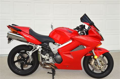 The honda vfr 800 interceptor model is a sport bike manufactured by honda. 2009 Honda VFR 800 ABS: pics, specs and information ...