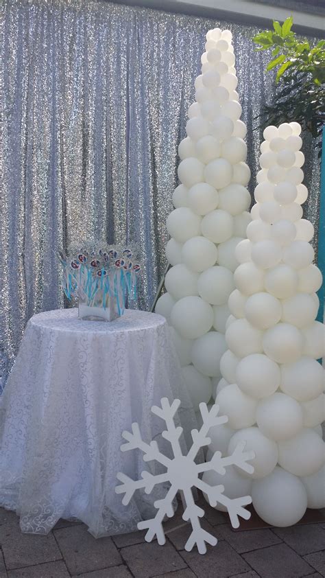 018 Silver Sequin Draping Balloon Trees And Wood Snowflake Collection